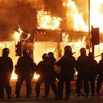 South London Riots Start To Set Shanklin Alight!
